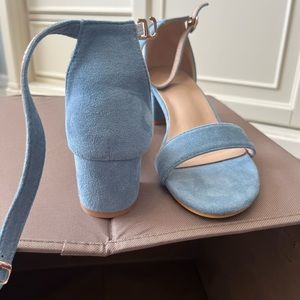 Women’s size 7 powder blue heels, NEW